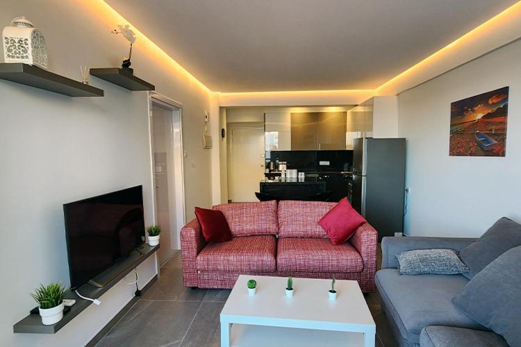 Prime Beachfront Apartment on Larnaca Finikoudes