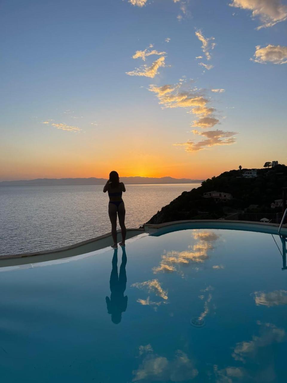 Vista Mozzafiato a Picco Sul Mare Villa Patty