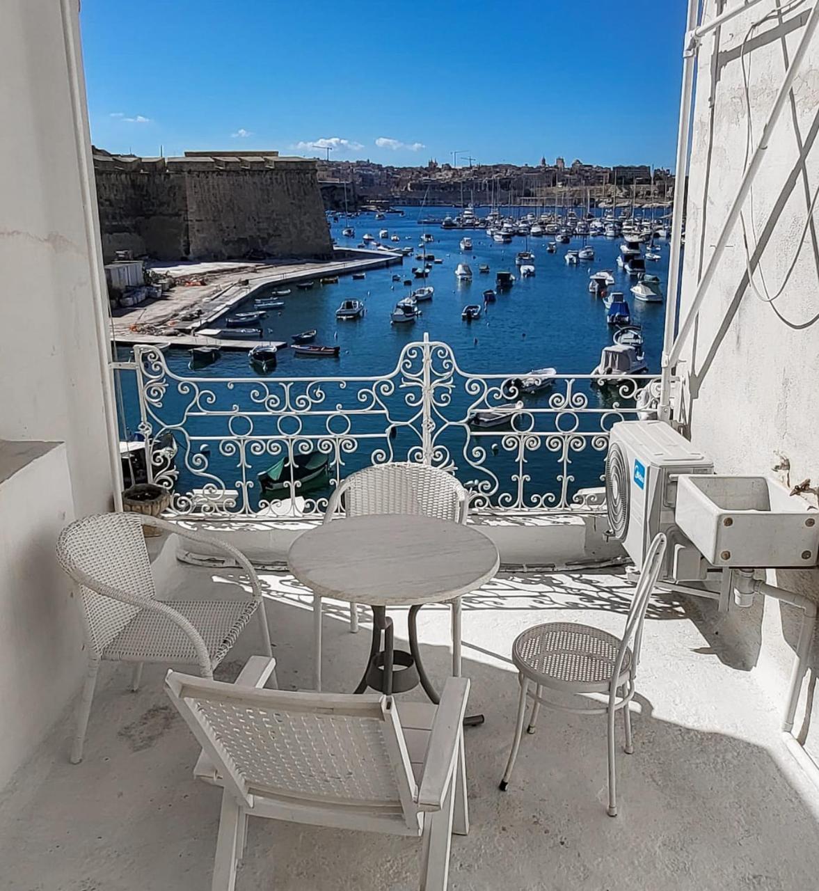 1500 Little Pink House in Kalkara Creek