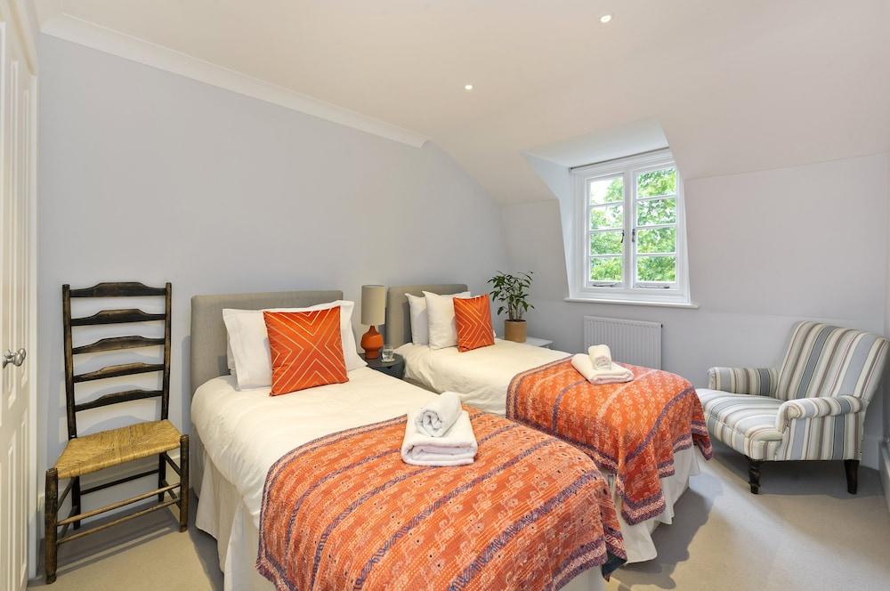 Stunning Bayswater Apartment Near Hyde Park by Underthedoormat 2