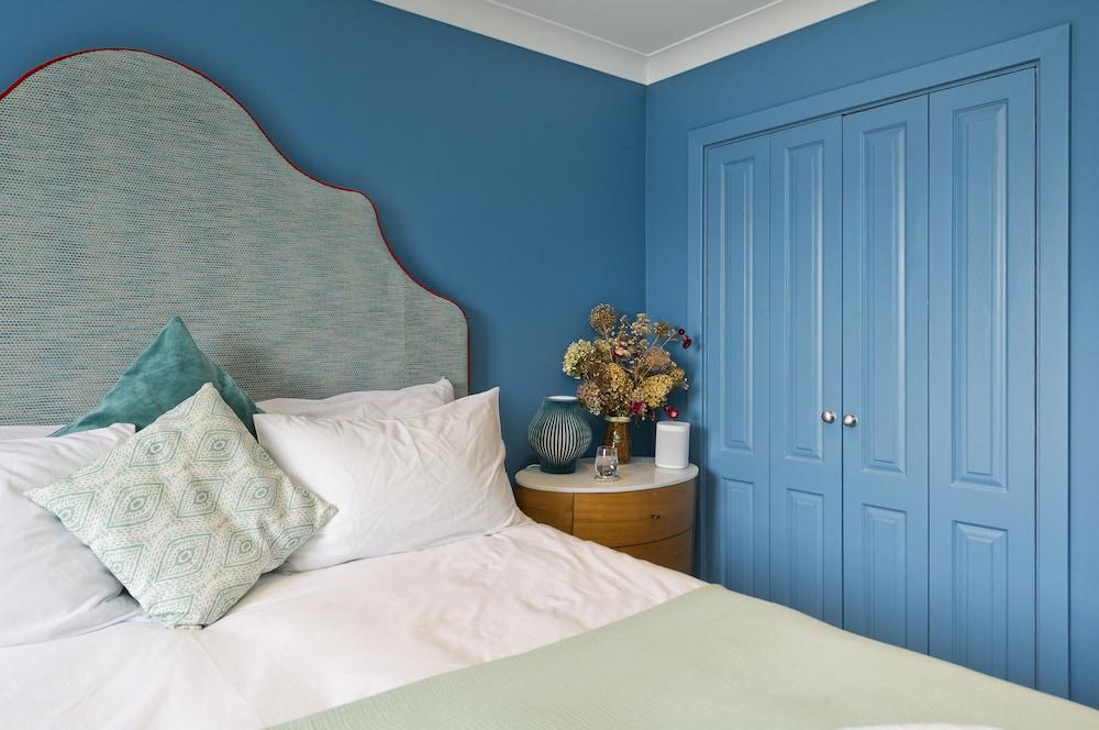 Stunning Bayswater Apartment Near Hyde Park by Underthedoormat 1