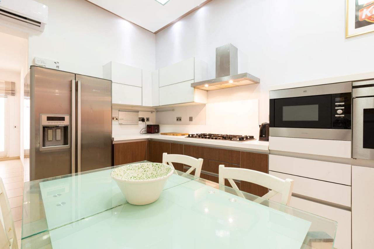 Dc36 -Spacious&Stylish 3 Bedroom Flat. Prime Zone