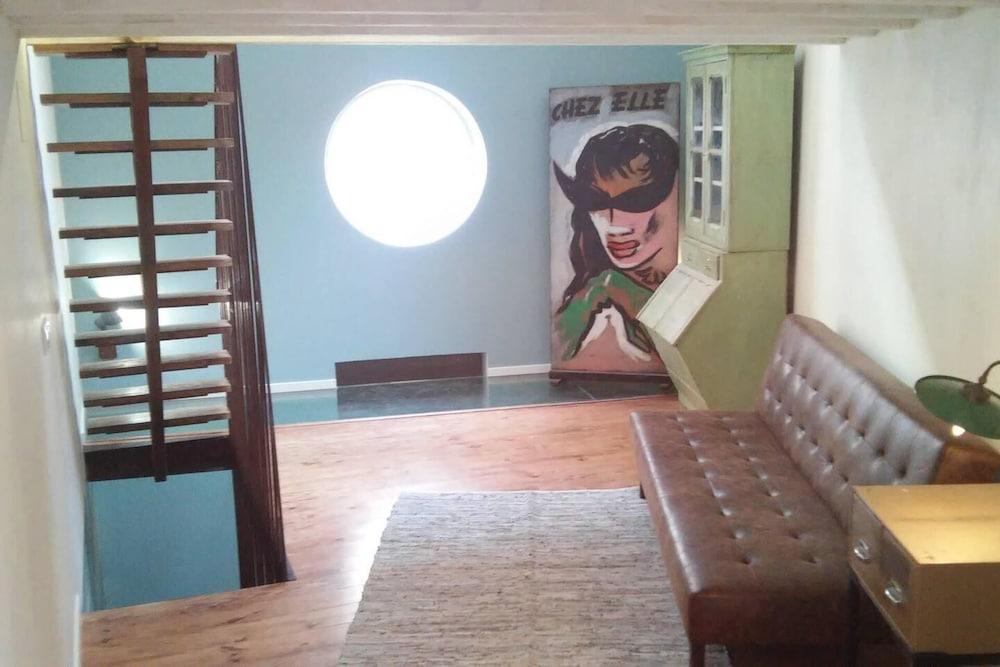 Stunning 2-Bed House in Beautiful Area of Lisboa