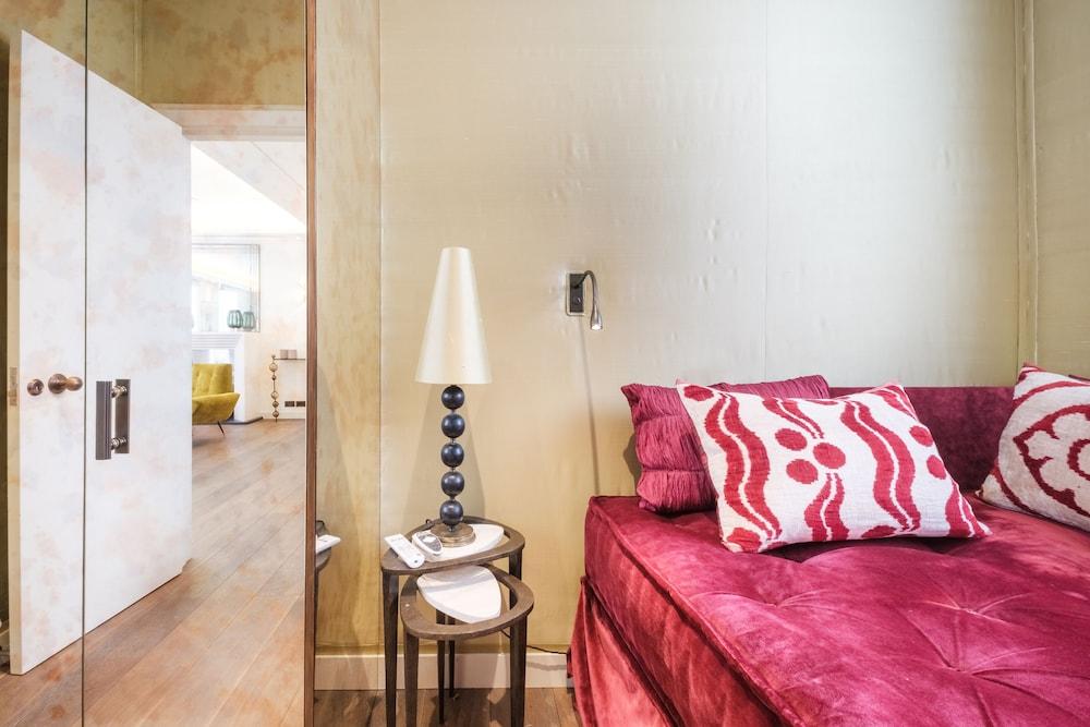 Luxury Home with 3 Bed 2 Bath in London