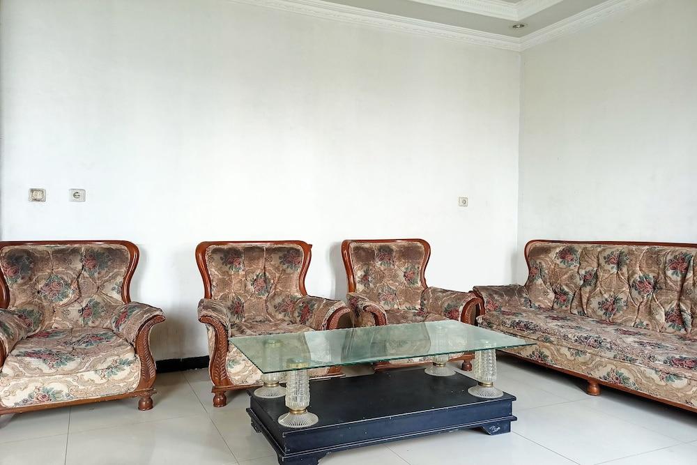 Oyo 91936 Hotel Lima Dara 1