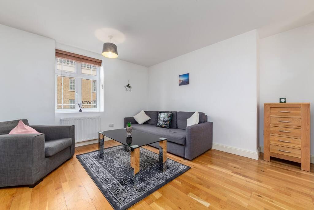 Lovely 2 Bed with with Private Patio London Eye