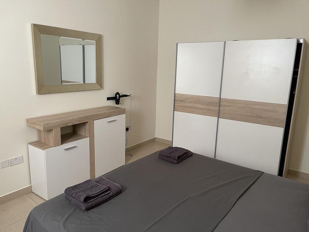 Spinola Bay 3-Double Bed Near Beach Prime Location 2