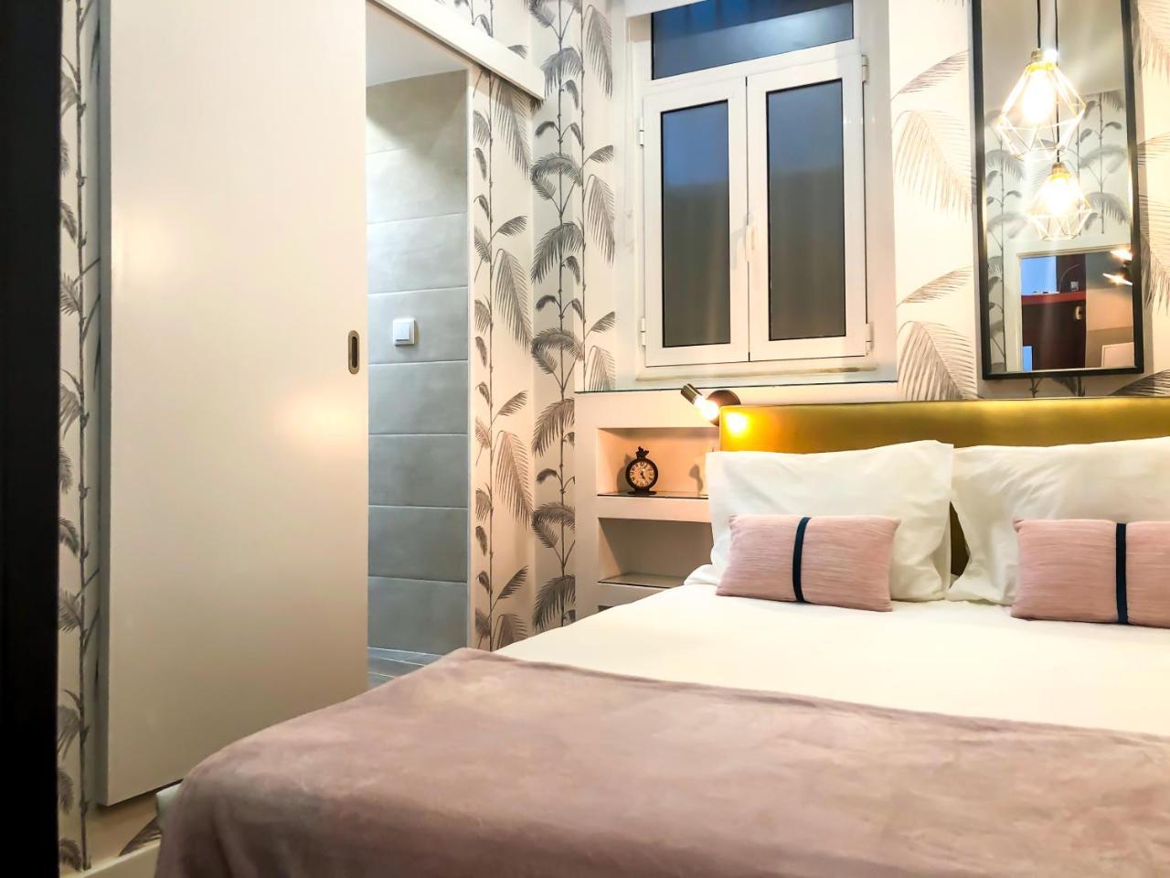 Golden Studio • A/C · Central (Adults Only)