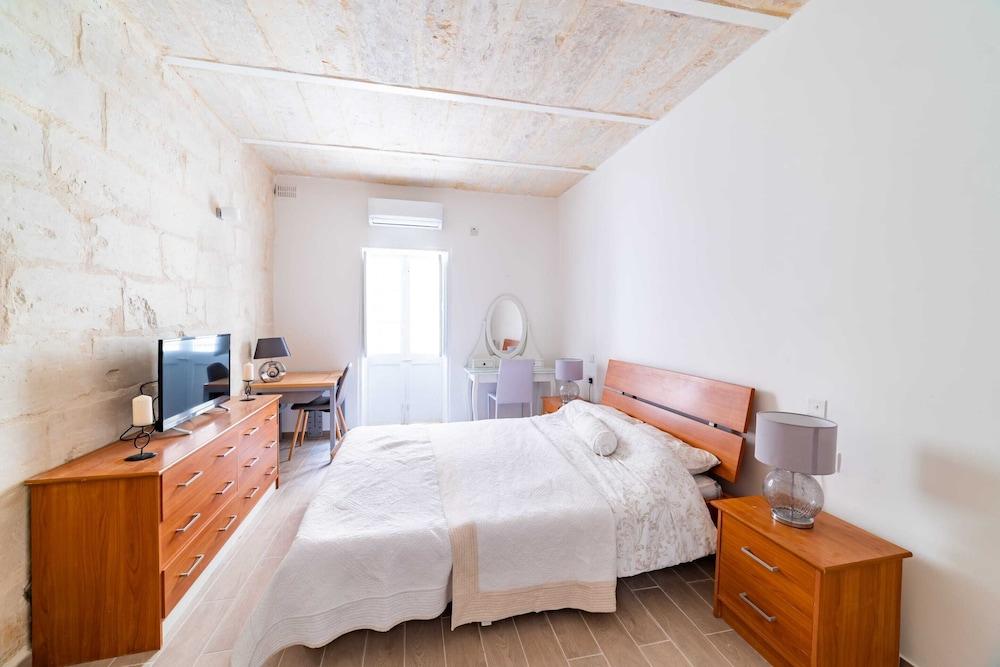 Central Valletta Townhouse-Hosted by Sweetstay