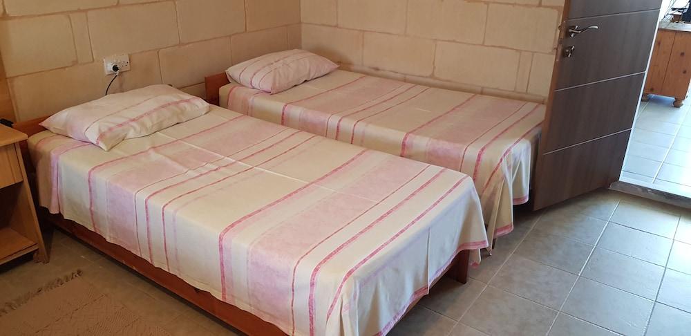 Stunning 5-Bed Farmhouse in Malta 1