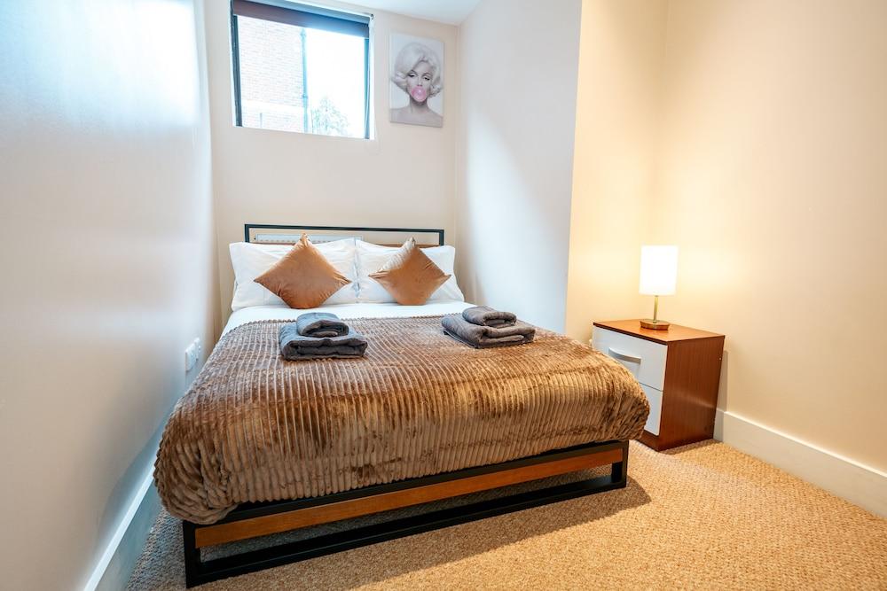 Immaculate 3-Bed House in Central London 2