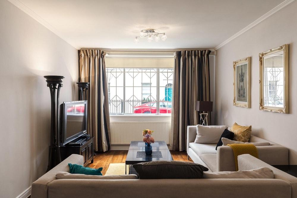 Picktheplace 3-Bedroom Portman Square 2