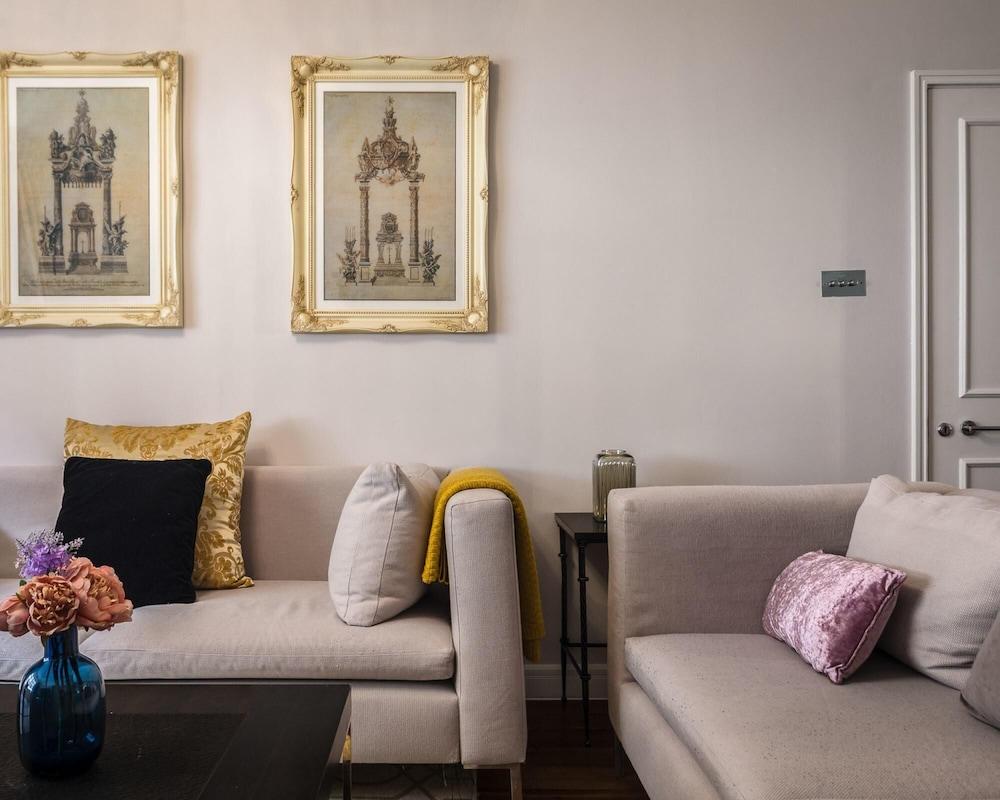 Picktheplace 3-Bedroom Portman Square 1