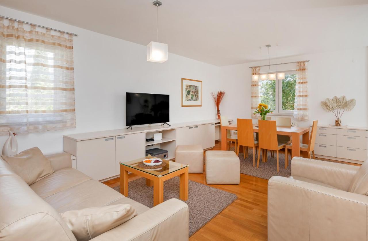 Apartment Laura Lapad 1