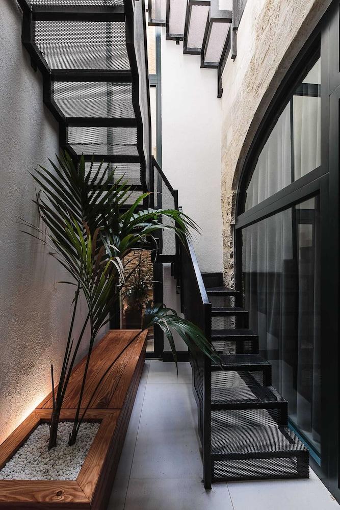 Rabat L.O. Mdina-The Bedroom-Tub